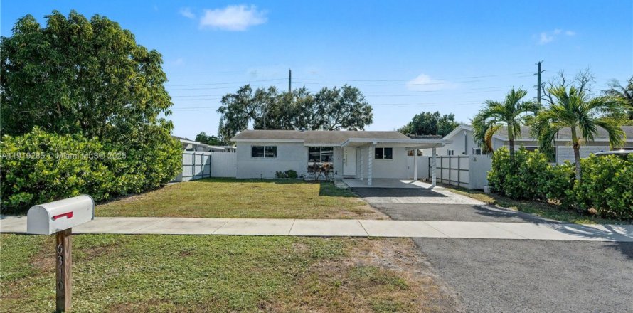 Villa ou maison à Hollywood, Floride 3 chambres, 89.19 m2 № 1974880