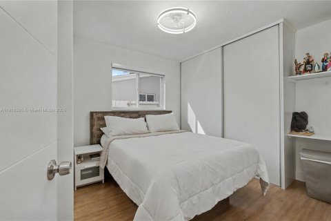 Villa ou maison à vendre à Hollywood, Floride: 3 chambres, 89.19 m2 № 1974880 - photo 15