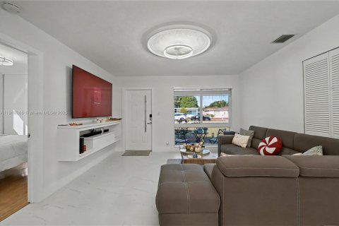 Villa ou maison à vendre à Hollywood, Floride: 3 chambres, 89.19 m2 № 1974880 - photo 7