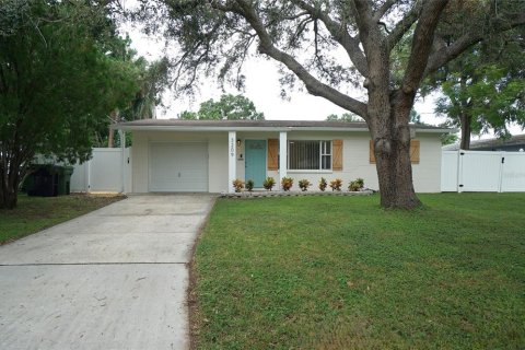 Villa ou maison à louer à Tampa, Floride: 2 chambres, 72.46 m2 № 1910757 - photo 1