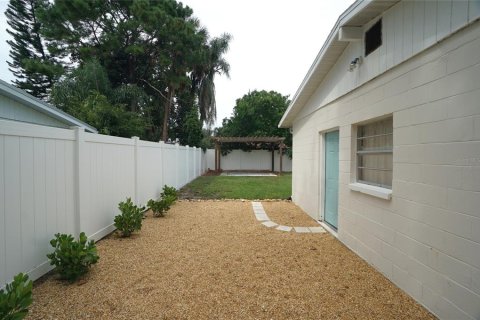 Villa ou maison à louer à Tampa, Floride: 2 chambres, 72.46 m2 № 1910757 - photo 15