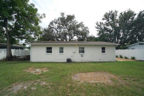 Villa ou maison à louer à Tampa, Floride: 2 chambres, 72.46 m2 № 1910757 - photo 18