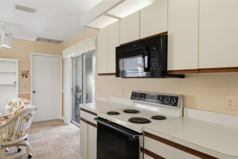 House in Sarasota, Florida 2 bedrooms, 121.98 sq.m. № 2096220 - photo 25
