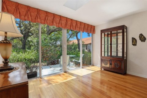 House in Sarasota, Florida 2 bedrooms, 121.98 sq.m. № 2096220 - photo 14
