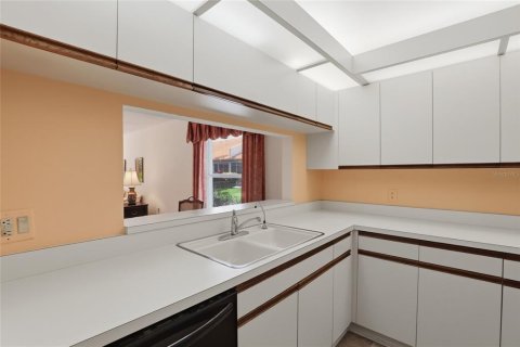 House in Sarasota, Florida 2 bedrooms, 121.98 sq.m. № 2096220 - photo 21