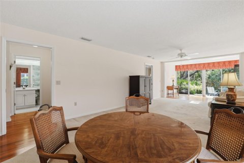 House in Sarasota, Florida 2 bedrooms, 121.98 sq.m. № 2096220 - photo 26