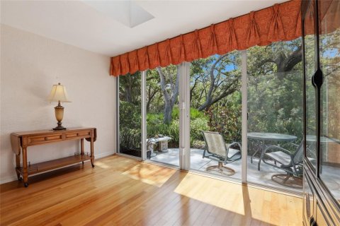 House in Sarasota, Florida 2 bedrooms, 121.98 sq.m. № 2096220 - photo 15