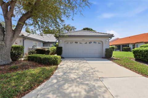 House in Sarasota, Florida 2 bedrooms, 121.98 sq.m. № 2096220