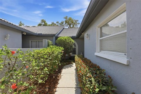 House in Sarasota, Florida 2 bedrooms, 121.98 sq.m. № 2096220 - photo 4