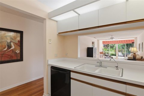 House in Sarasota, Florida 2 bedrooms, 121.98 sq.m. № 2096220 - photo 20