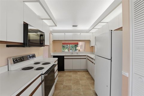 House in Sarasota, Florida 2 bedrooms, 121.98 sq.m. № 2096220 - photo 24
