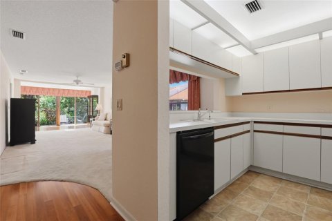 House in Sarasota, Florida 2 bedrooms, 121.98 sq.m. № 2096220 - photo 19