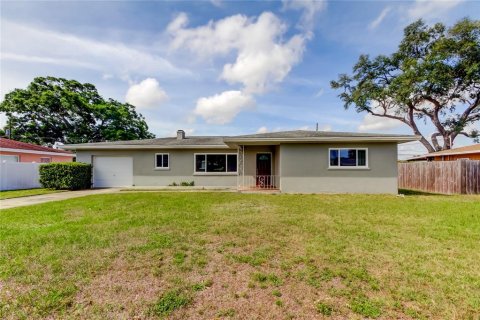 Villa ou maison à vendre à Clearwater, Floride: 2 chambres, 128.58 m2 № 1734475 - photo 1