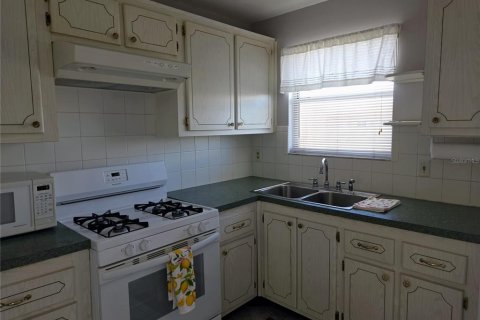 Condo in Gulfport, Florida, 1 bedroom  № 2377889 - photo 5