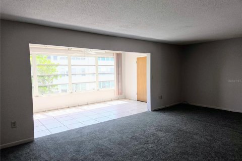 Condo in Gulfport, Florida, 1 bedroom  № 2377889 - photo 12