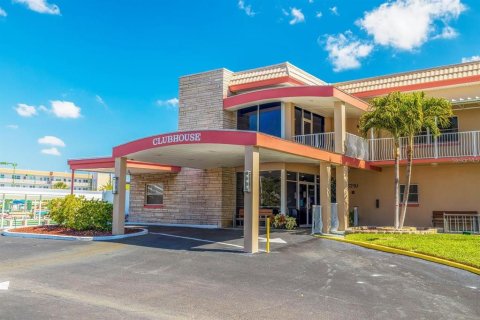 Condo in Gulfport, Florida, 1 bedroom  № 2377889 - photo 24
