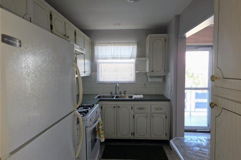 Condo in Gulfport, Florida, 1 bedroom  № 2377889 - photo 7