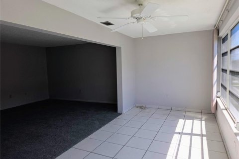 Condo in Gulfport, Florida, 1 bedroom  № 2377889 - photo 16