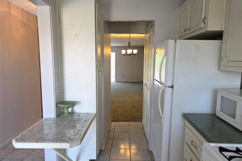 Condo in Gulfport, Florida, 1 bedroom  № 2377889 - photo 6