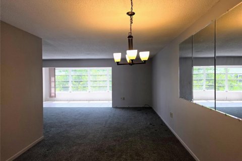 Condo in Gulfport, Florida, 1 bedroom  № 2377889 - photo 8