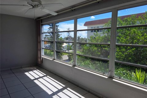 Condo in Gulfport, Florida, 1 bedroom  № 2377889 - photo 15