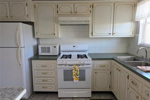 Condo in Gulfport, Florida, 1 bedroom  № 2377889 - photo 4