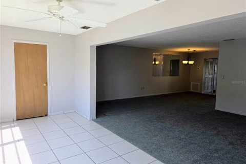 Condo in Gulfport, Florida, 1 bedroom  № 2377889 - photo 14