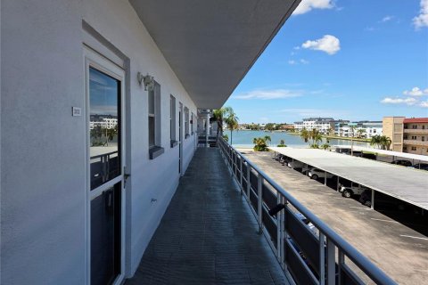 Condo in Gulfport, Florida, 1 bedroom  № 2377889 - photo 2