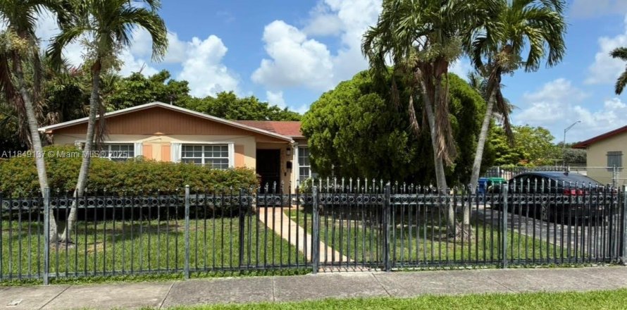 House in Miami Gardens, Florida 4 bedrooms, 122.07 sq.m. № 1857071