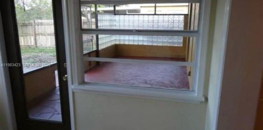 Villa ou maison à Margate, Floride 3 chambres, 118.64 m2 № 2050214