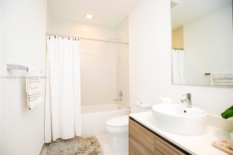 Condo in Miami, Florida, 1 bedroom  № 1812258 - photo 4