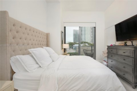 Condo in Miami, Florida, 1 bedroom  № 1812258 - photo 5