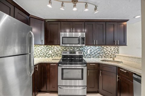 Condo in Palm Harbor, Florida, 1 bedroom  № 1558374 - photo 23