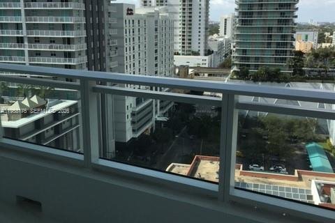 Condo in Miami, Florida  № 2020679 - photo 9