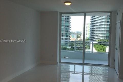 Condo in Miami, Florida  № 2020679 - photo 11