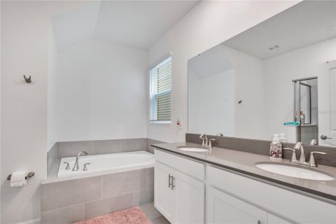 House in Orlando, Florida 4 bedrooms, 231.88 sq.m. № 1847591 - photo 6