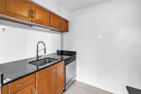 Condo in Palm Harbor, Florida, 1 bedroom  № 1784288 - photo 7