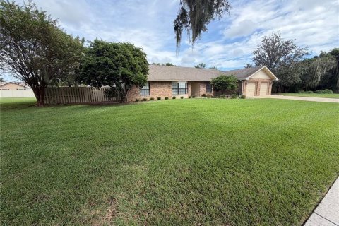 House in Valrico, Florida 3 bedrooms, 257.34 sq.m. № 2405465 - photo 24