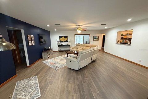 House in Valrico, Florida 3 bedrooms, 257.34 sq.m. № 2405465 - photo 27