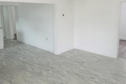 Villa ou maison à louer à Tampa, Floride: 3 chambres, 89.93 m2 № 2107553 - photo 8