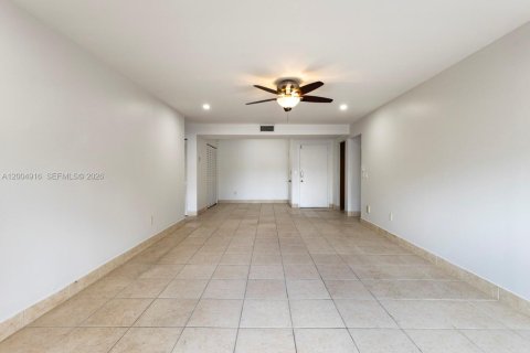 Condo in Miami, Florida, 2 bedrooms  № 2069629 - photo 8