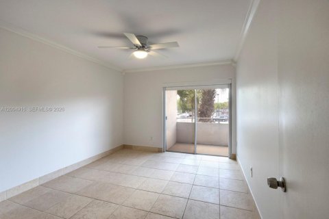 Condo in Miami, Florida, 2 bedrooms  № 2069629 - photo 12