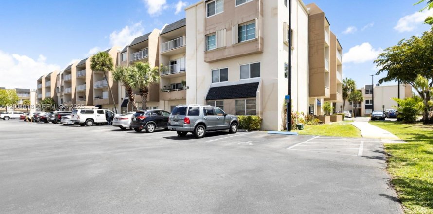 Condo in Miami, Florida, 2 bedrooms  № 2069629