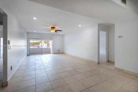 Condo in Miami, Florida, 2 bedrooms  № 2069629 - photo 2