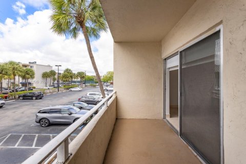 Condo in Miami, Florida, 2 bedrooms  № 2069629 - photo 6