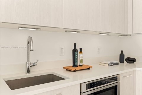 Copropriété à louer à Miami, Floride: 2 chambres, 87.7 m2 № 1984875 - photo 8