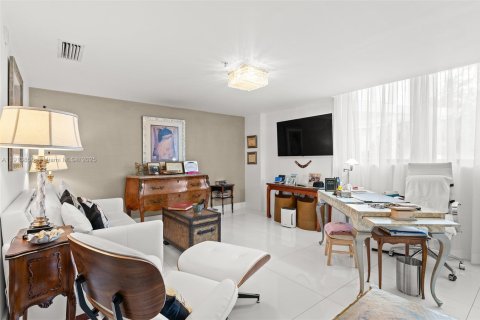 Купить кондоминиум в Бей-Харбор-Айлендс, Флорида 4 спальни, 253.44м2, № 2056502 - фото 26