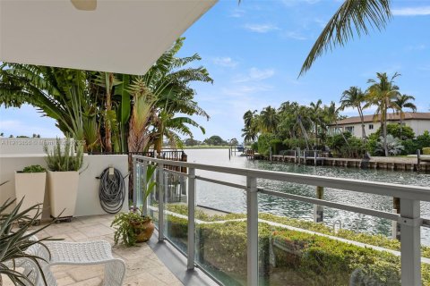 Condo in Bay Harbor Islands, Florida, 4 bedrooms  № 2056502