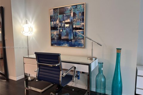 Снять в аренду кондоминиум в Майами, Флорида 1 спальня, 88.63м2, № 2013909 - фото 8