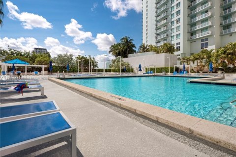 Снять в аренду кондоминиум в Майами, Флорида 1 спальня, 88.63м2, № 2013909 - фото 21